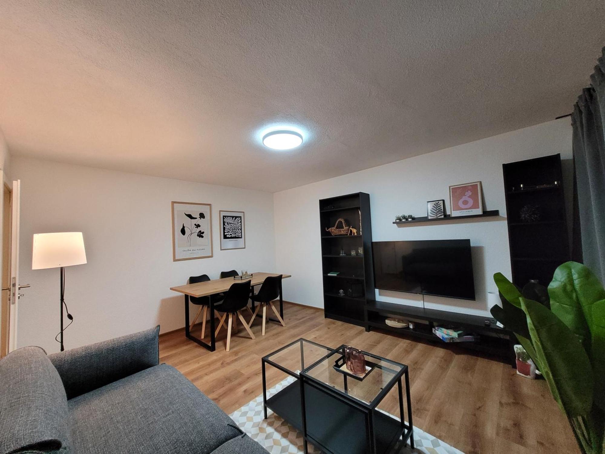 Living Flat, Eine Wohnung Mit Zwei Schlafzimmern Und Balkon Schorndorf  Zewnętrze zdjęcie