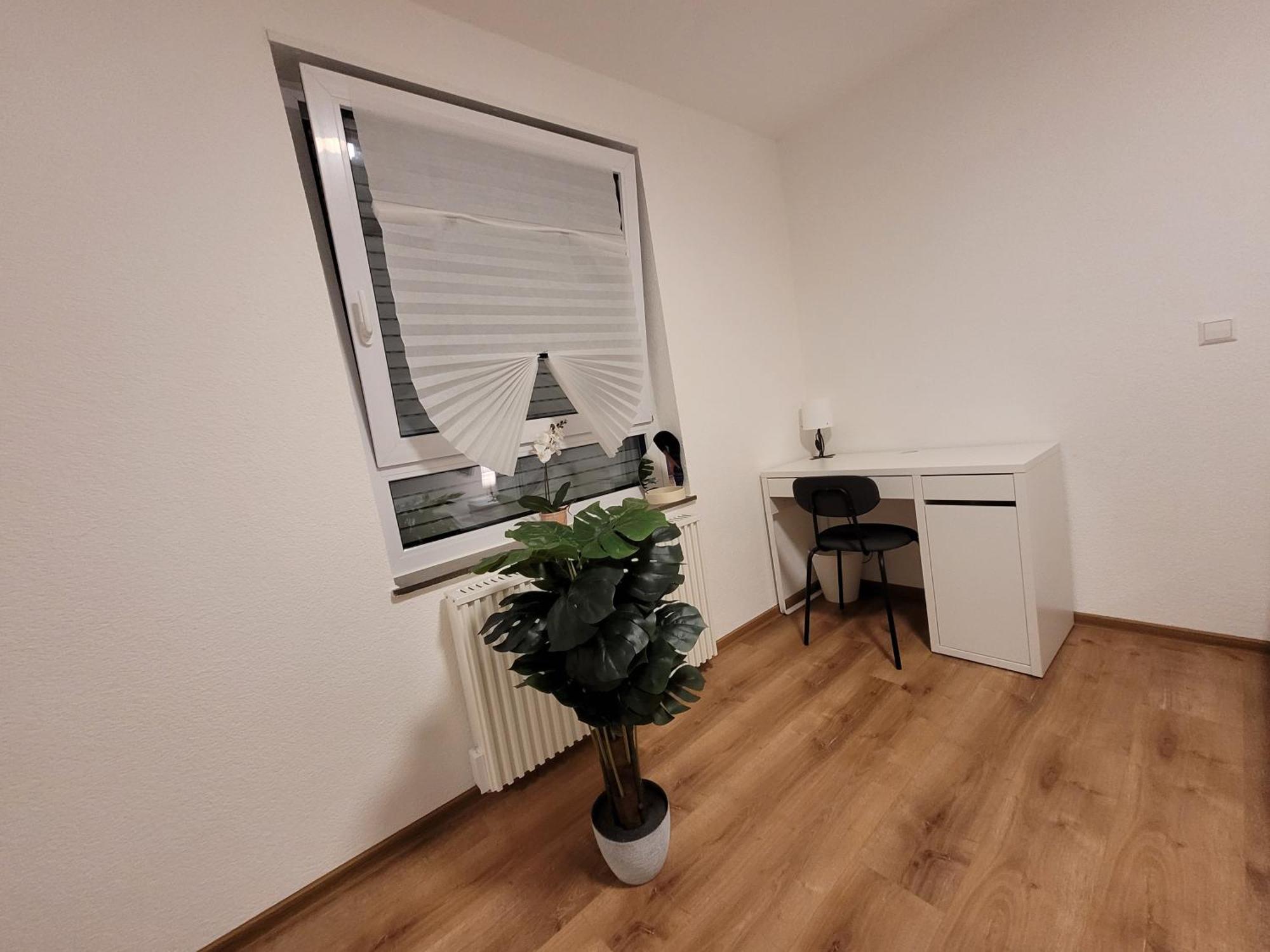 Living Flat, Eine Wohnung Mit Zwei Schlafzimmern Und Balkon Schorndorf  Zewnętrze zdjęcie